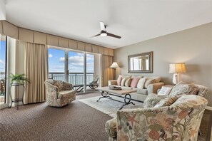 Smart TV - Crescent Shores #1607S - Oceanfront 3BD - Indoor/Outdoor Pools (North Myrtle Beach,)