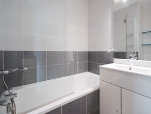 Bathroom - Charming Studio - Sleeps 2 - Close to the sea (Agde)