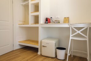 Superior Room, Balcony | Living area | 40-inch flat-screen TV with digital channels, Netflix - Emma's downtown Eco design rooms (Olbia)