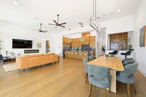 A modern living space with a dining area, kitchen, and entertainment area. - Mstr dwn! Pool, DiscGolf, ZipLine, FirePit (Canyon Lake)
