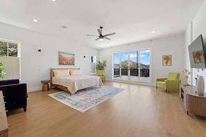 4 habitaciones, tabla de planchar con plancha, cuna de viaje y wifi