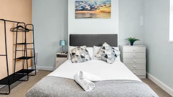 2 bedrooms, iron/ironing board, travel cot, WiFi