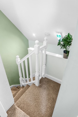 Interior - Private entrance, full kitchen and quick tram ride to Manchester (Chorlton-cum-Hardy)