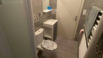 Suihku, hiustenkuivaaja