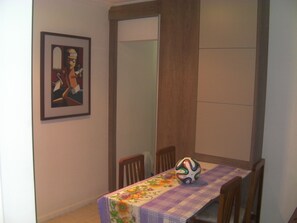 Dining - Furnished 65m² 2-bedroom apartment in Catete, available for the 2026 Carnival season. (Rio de Janeiro)