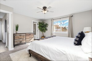 Desk, iron/ironing board, travel cot, Internet