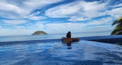 2 Bedroom Ground Floor Condo - with the sand at your feet.