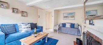 Ella's Cottage - sleeps 4 guests in 2 bedrooms