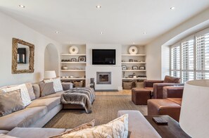 Living area - 3 Marshland Barns - sleeps 8 guests  in 4 bedrooms (Titchwell)