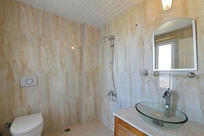 Hair dryer, towels, soap, toilet paper - Villa Mevsim – 6 bedroom Luxury Sea View Retreat with Private Pool (Antalya)