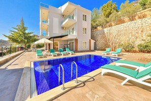 Pool - Villa Mevsim – 6 bedroom Luxury Sea View Retreat with Private Pool (Antalya)