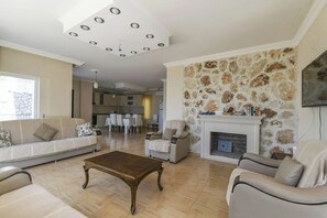 Living area - Villa Mevsim – 6 bedroom Luxury Sea View Retreat with Private Pool (Antalya)