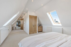 Iron/ironing board, WiFi, bed sheets - 3 Marshland Barns 2 bedrooms - sleeps 4 guests  in 2 bedrooms (Titchwell)