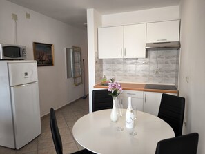 Fridge, microwave, stovetop, coffee/tea maker - Villa Dado 1 (Vir)