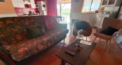 Cottage with Private Pool, Terrace, Garden and Wi-Fi in Saint-Pé-Saint-Simon