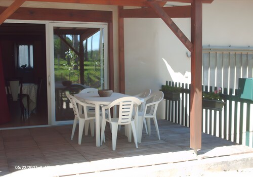 Gîte avec piscine privée, terrasse, jardin et Wi-Fi à Saint-Pé-Saint-Simon