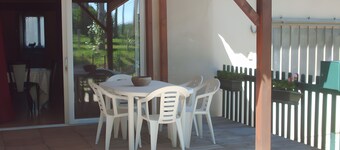 Ferienhaus mit privatem Pool, Terrasse, Garten und WLAN in Saint-Pé-Saint-Simon