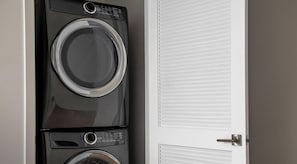 Unclassified image, 4 of 22, button - Hotel Cove-King-1BDR (Montréal)