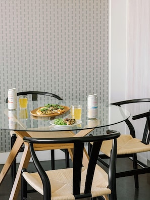 Unclassified image, 5 of 22, button - Hotel Cove-King-1BDR (Montréal)