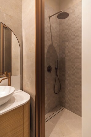 Free toiletries, hair dryer, towels, soap - Ogigou Suite (Athens)