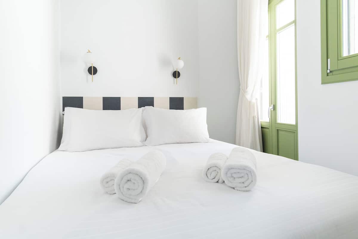 Desk, laptop workspace, free WiFi