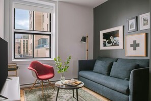 TV, offices - The Alexander –1 Bedroom Suite w/Sofa Bed|Old Montreal (Montréal)