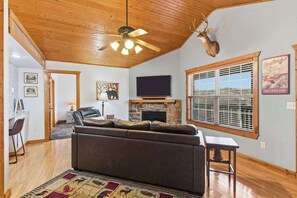 Cabaña, varias camas, patio, vistas al jardín (Blue Sky Lodge) | Zona de estar