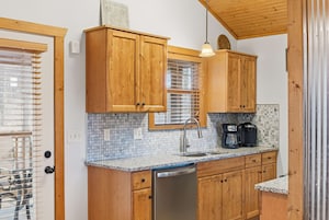 Cabin, Multiple Beds, Patio, Garden View (Blue Sky Lodge) | Interior