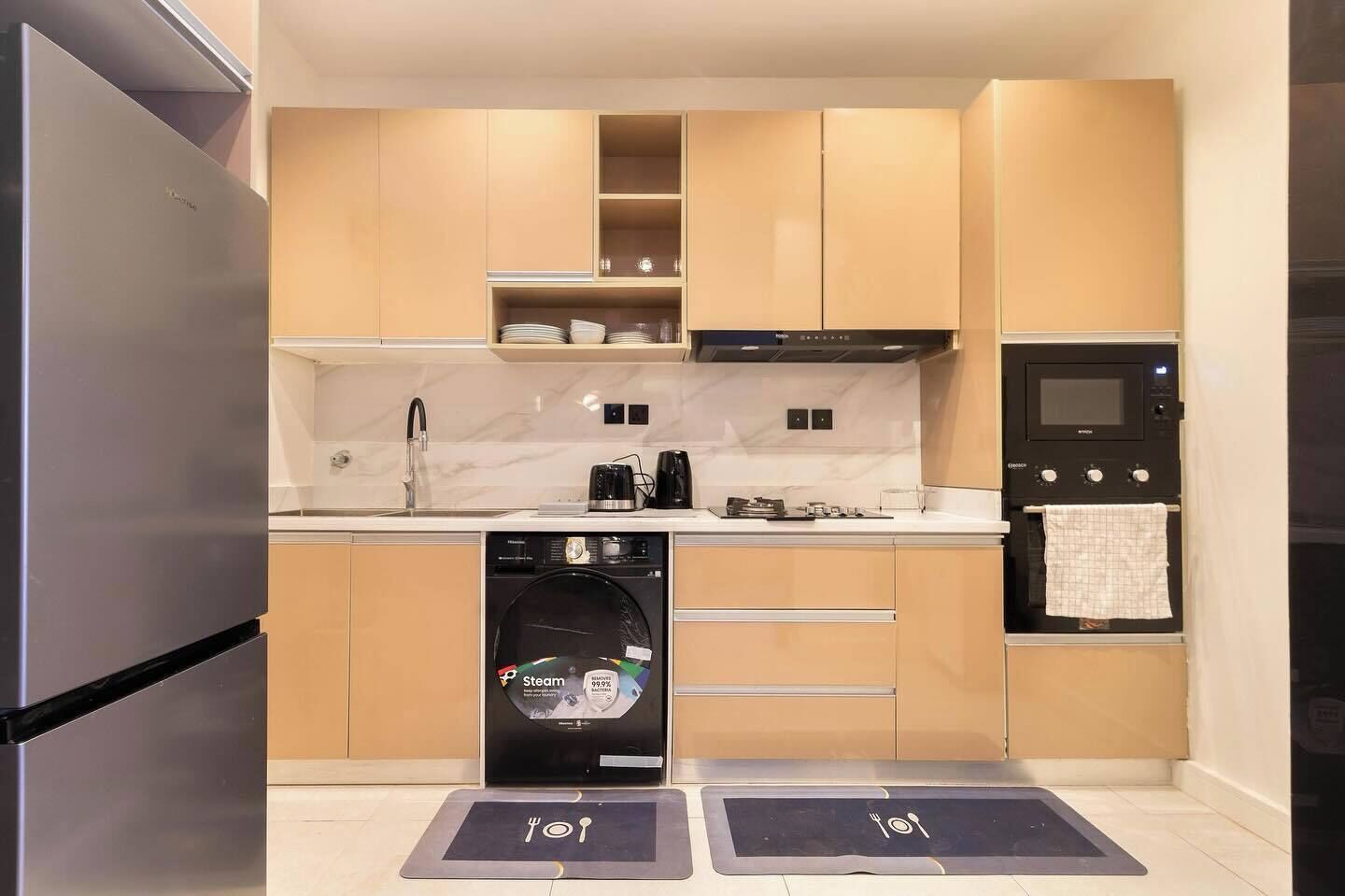 Deluxe Apartment, Balcony, City View | Private kitchen | Fridge, microwave, oven, stovetop