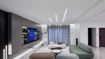 Deluxe Apartment, Balcony, City View | Interior