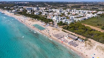 Una spiaggia nelle vicinanze