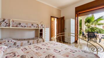 1 bedroom, bed sheets