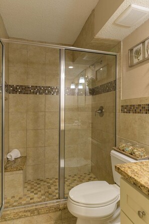 Shower, hair dryer, towels - NEW! Renovated Ground-Floor Condo w/ Heated Pools (South Padre Island)