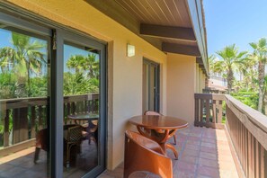 Outdoor dining - NEW! Tiki 204 - Standard 1BR Condo w/ Balcony Sleeps 4 (South Padre Island)