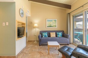 TV - NEW! Tiki 254 - Beachfront Getaway with Heated Pools (South Padre Island)