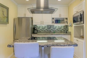 Fridge, microwave, oven, coffee/tea maker - NEW! Tiki 107 - Beachfront Condo in South Padre Island (South Padre Island)