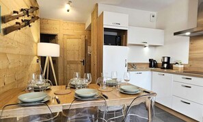 Oven, dishwasher, coffee/tea maker, electric kettle - Apartment in French Alps With Mountain Views (Saint-Sorlin-d'Arves)