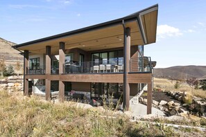 Exterior - NEW! Family Friendly Ski House (Daniel)