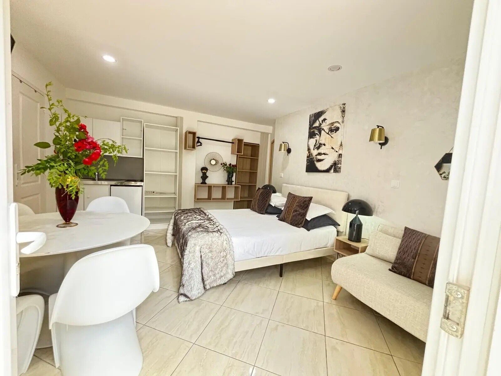 12 bedrooms, WiFi, bed sheets