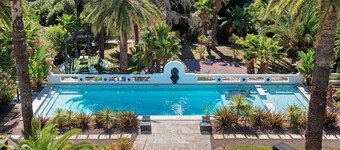 Villa "Caron Riviera" with Sea View, Wi-Fi, and Air Conditioning