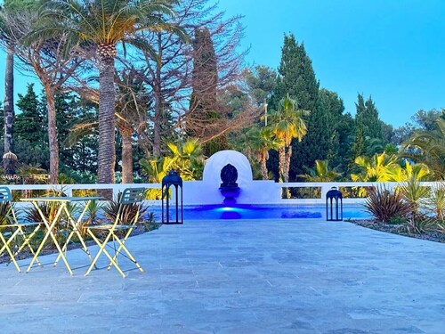 Villa „Caron Riviera“ mit Meerblick, WLAN und Klimaanlage