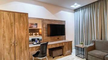 Departamento familiar, balcón, vista a la ciudad | Área de sala de estar