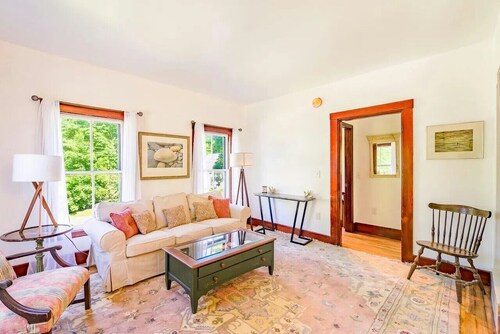 Friendship Village, ME - Cozy,  Sunny 2nd flr apt in town - 3 hrs from Boston