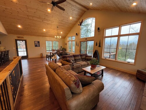 Flying Goose - newly built 4-bedroom house with incredible views in Wilmington