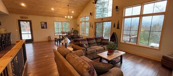 Flying Goose - newly built 4-bedroom house with incredible views in Wilmington