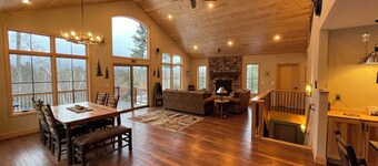 Flying Goose - newly built 4-bedroom house with incredible views in Wilmington