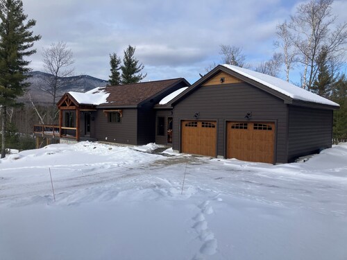 Flying Goose - newly built 4-bedroom house with incredible views in Wilmington