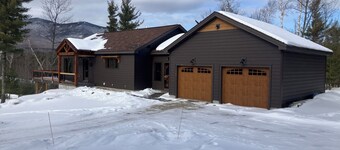 Flying Goose - newly built 4-bedroom house with incredible views in Wilmington