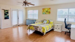2 bedrooms, free WiFi, bed sheets, wheelchair access - 2-bedroom condo on SPI with AC, views of the Gulf and steps to the beach access (South Padre Island)