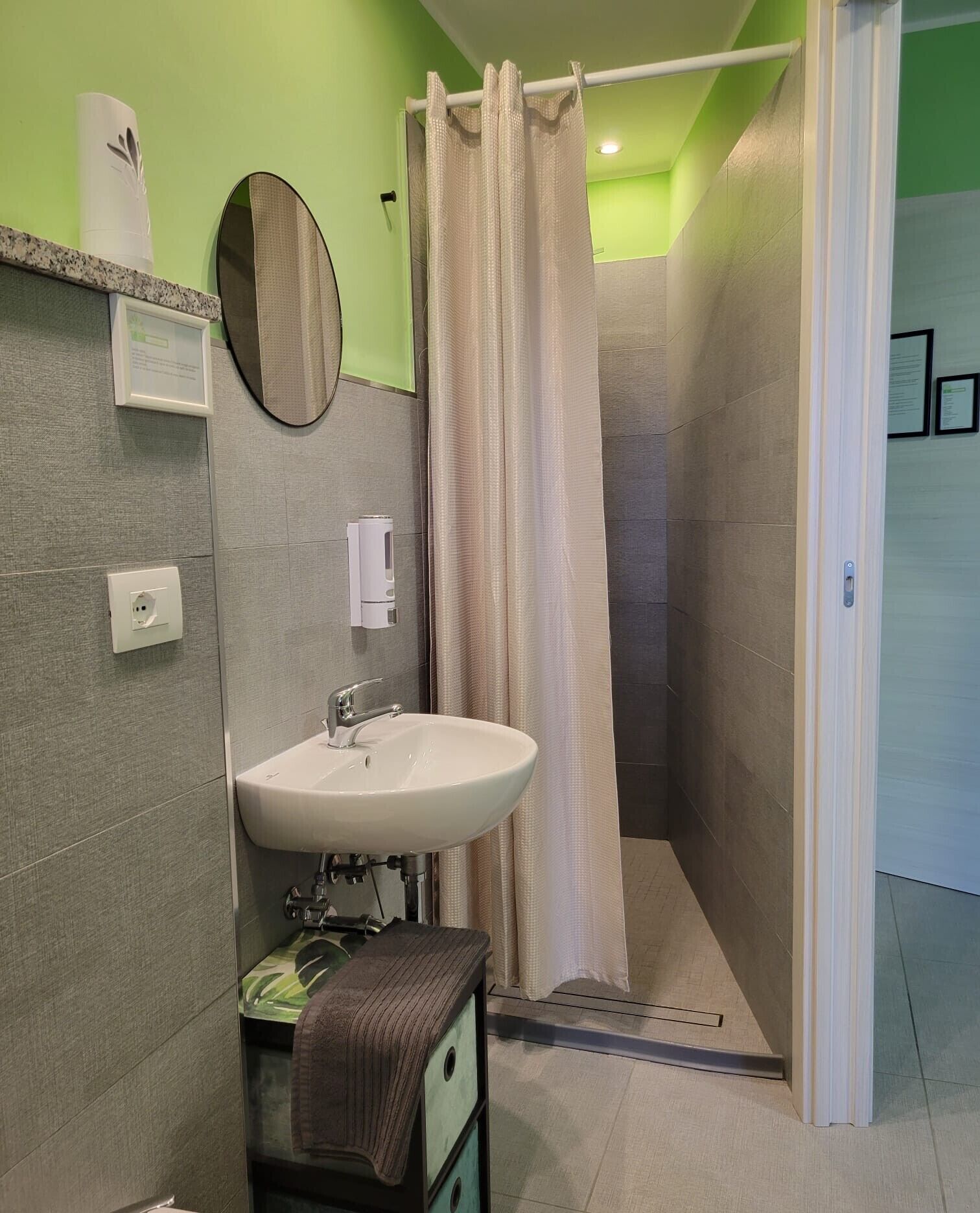 Camera doppia | Bagno | Doccia, asciugacapelli, asciugamani, sapone